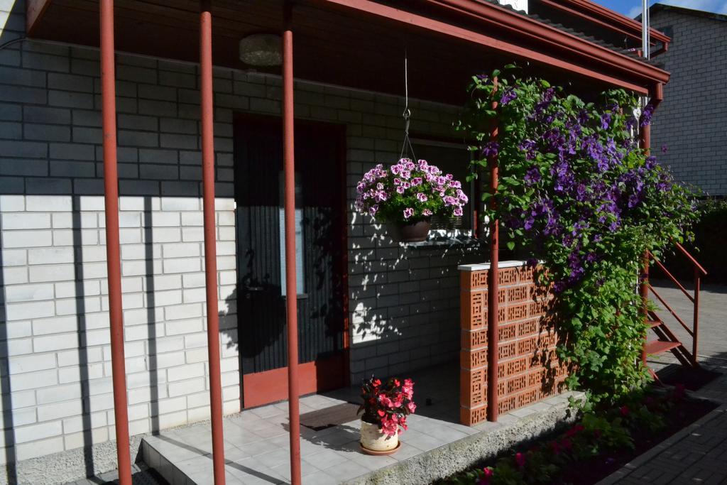 Nooruse Majutus Hotel Kuressaare Buitenkant foto
